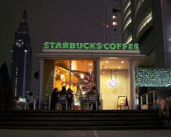 745px-Starbucks_Shinjuku