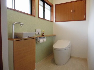 小便器　洋式便器一つの空間にトイレ改修工事