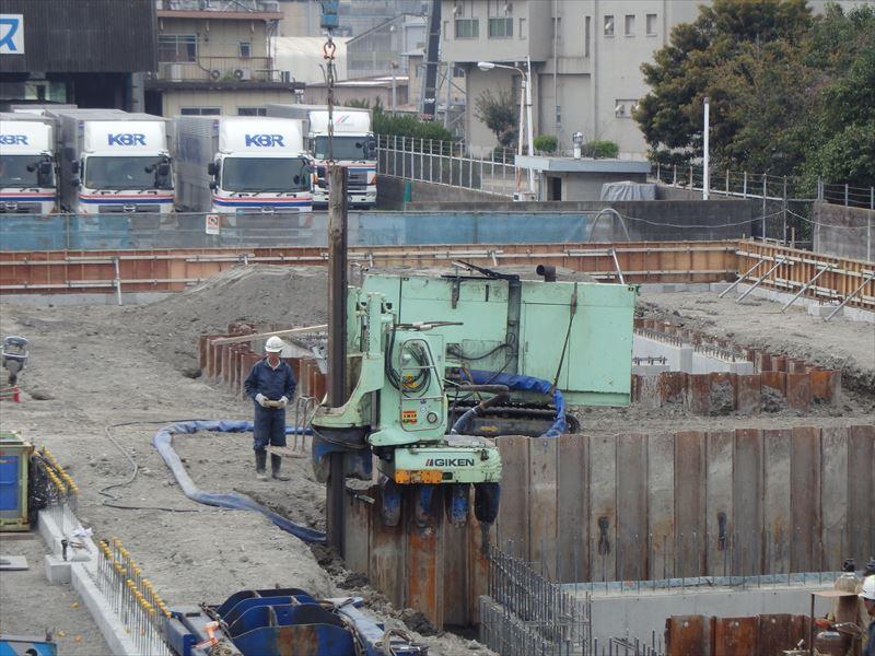 腰壁のコンクリート打設 矢板の引抜工事を行いました 姫路市飾磨区 工場建設 倉庫建築に最適な低コストシステム建築 Yss建築 の新着情報